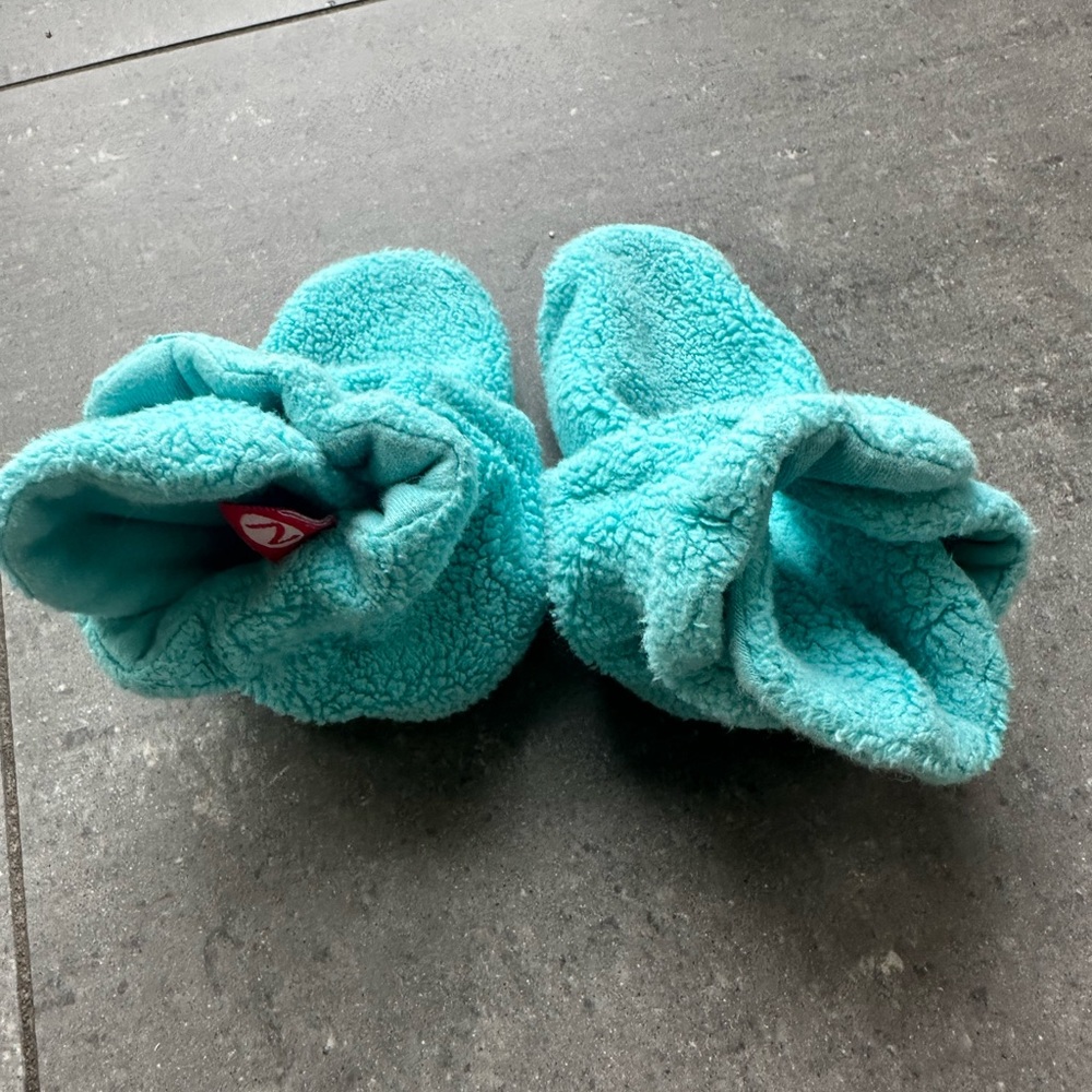 Zutano fleece booties size 6 months